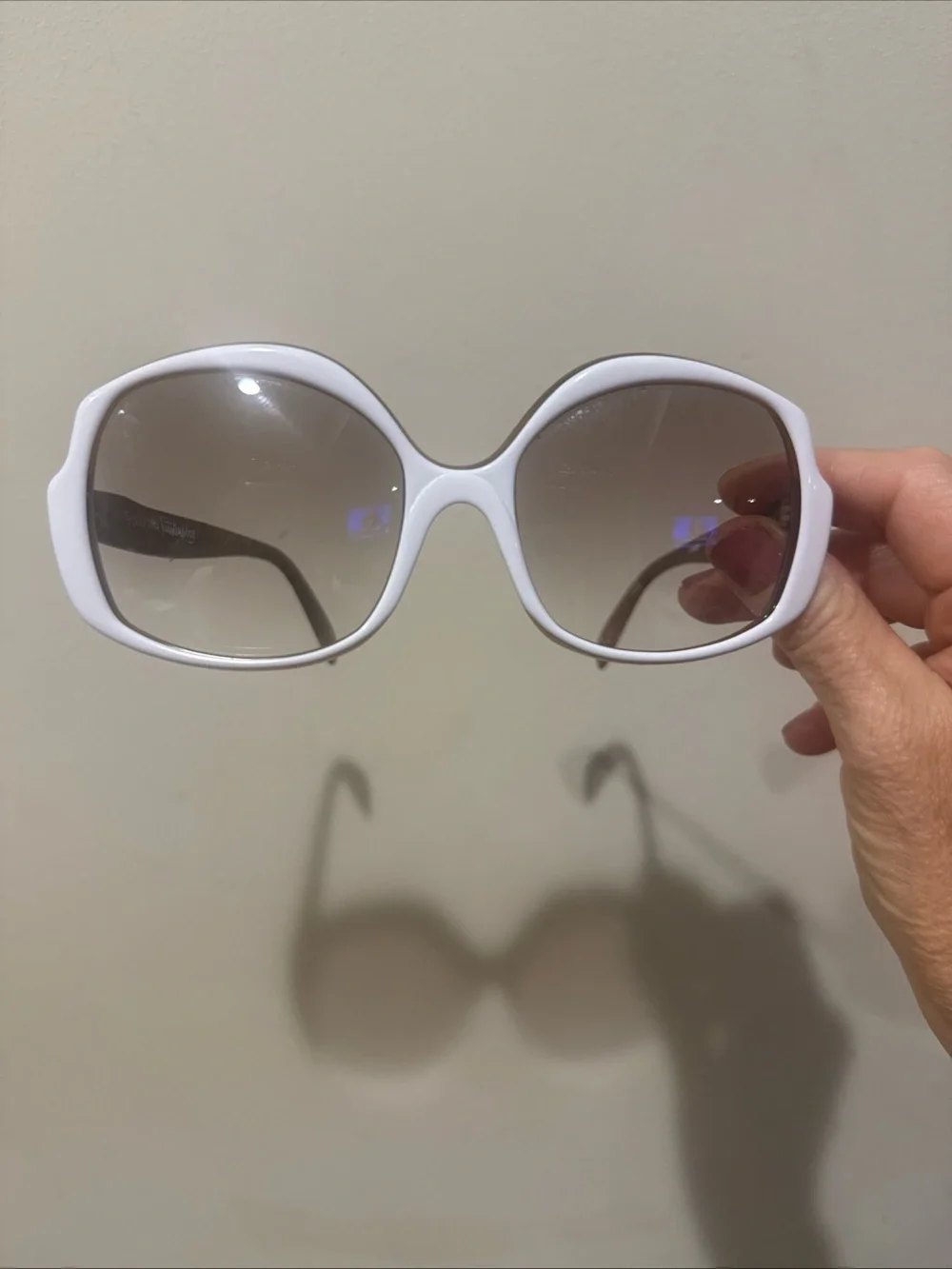 Vintage Diane Von Furstenberg sunglasses White/Tortoise shell Mod Frames 57-19